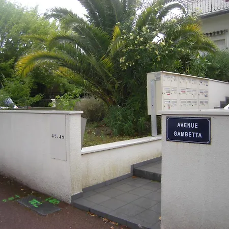 Av Gambetta Apartment *